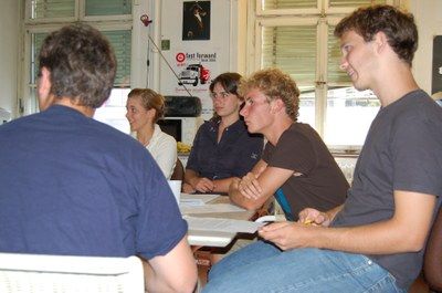 Matthieu und KollegInnen beim Briefing