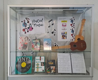 2025, Vitrine Nr. 3 | Musik