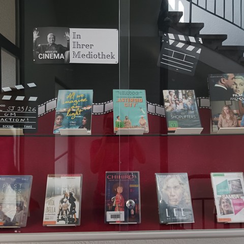 2025, Vitrine Nr. 5  | Absolute Cinema. Vergrösserte Ansicht
